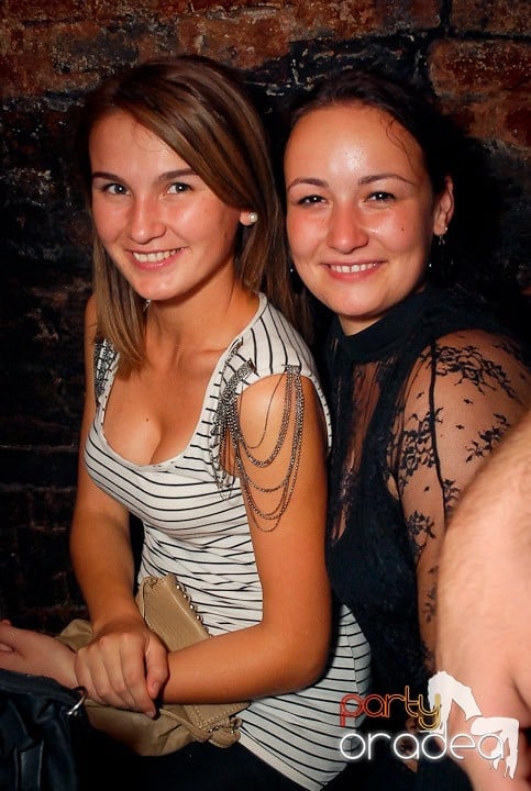 Petrecere cu ring de dans plin la Escape, 