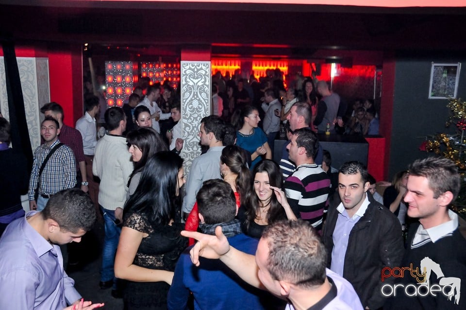 Petrecere de Crăciun în Club Life, 