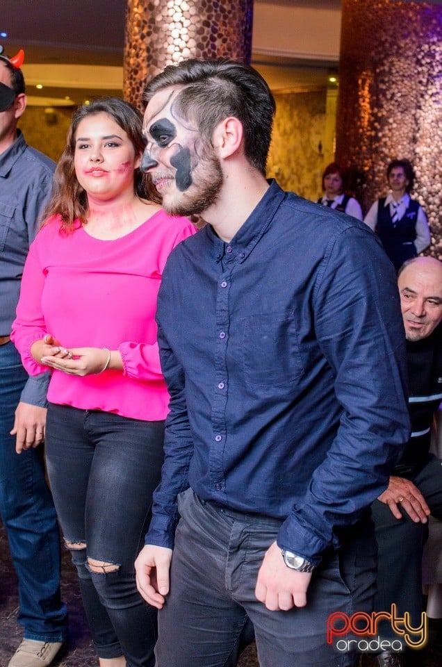 Petrecere de Halloween în Hotel Internaţional, Hotel Internaţional