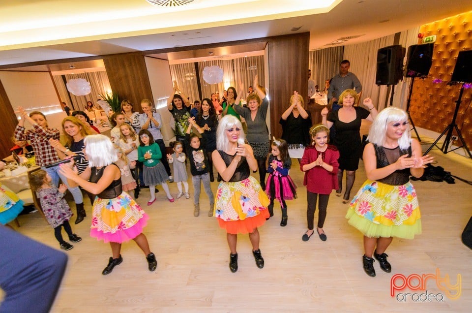 Petrecere de Halloween în Hotel Lotus, Hotel Lotus
