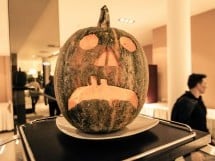 Petrecere de Halloween în Hotel Lotus