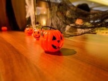 Petrecere de Halloween în Hotel Lotus