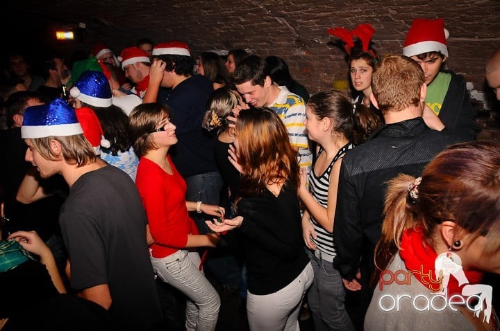 Petrecere de Moş Nicolae, Gekko-Bánya