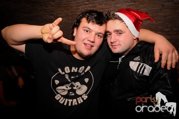 Petrecere de Moş Nicolae, Gekko-Bánya