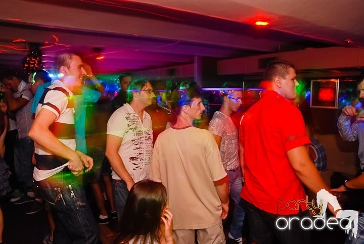 Petrecere de sfârşit de săptămână în Seven, 