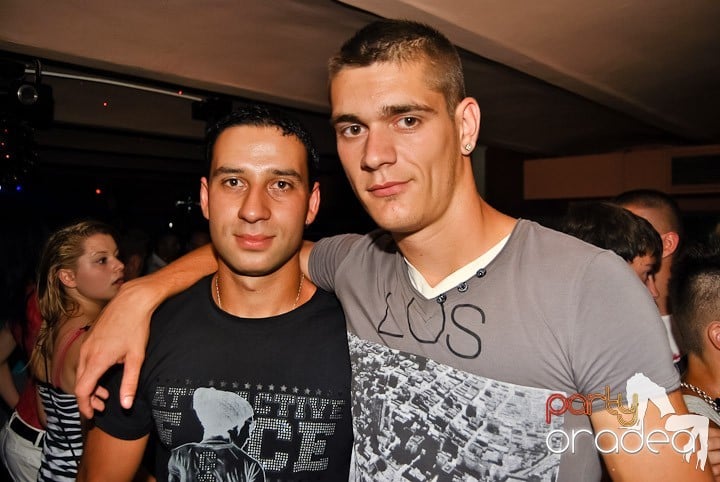 Petrecere de sfârşit de săptămână în Seven, 