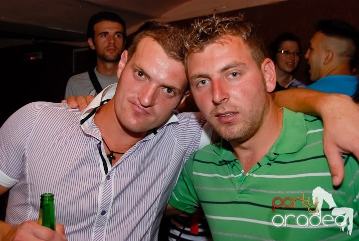 Petrecere de sfârşit de săptămână în Seven, 