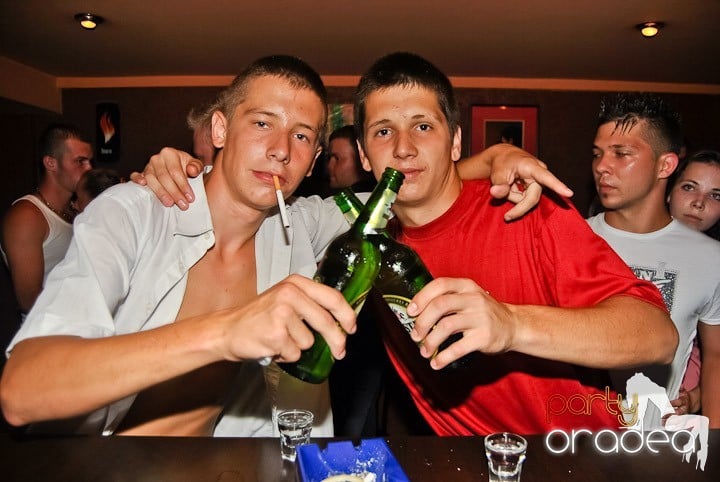 Petrecere de sfârşit de săptămână în Seven, 