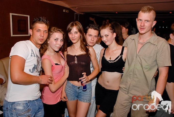 Petrecere de sfârşit de săptămână în Seven, 