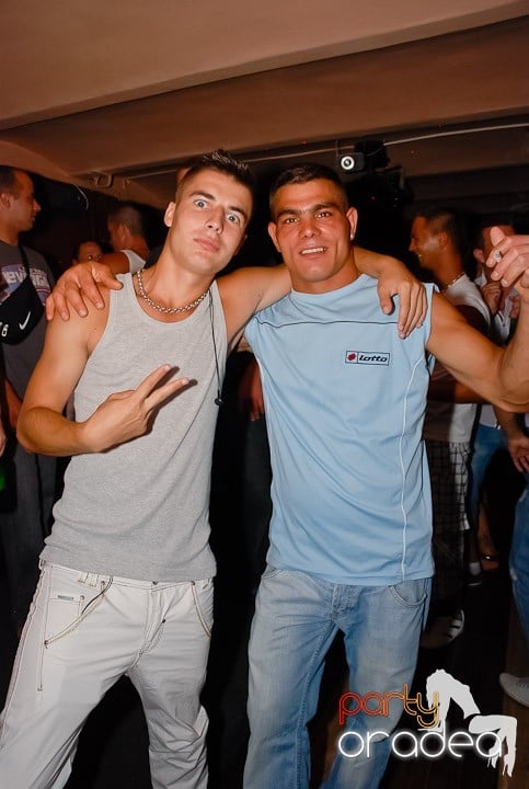 Petrecere de sfârşit de săptămână în Seven, 