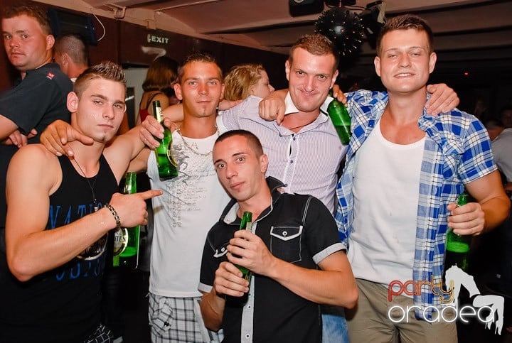 Petrecere de sfârşit de săptămână în Seven, 