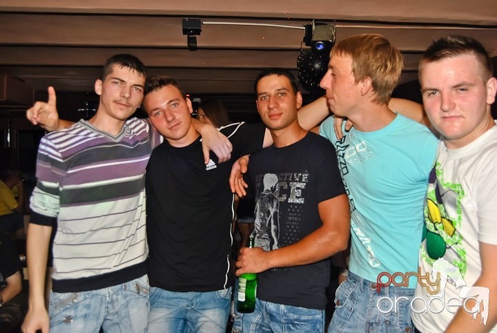 Petrecere de sfârşit de săptămână în Seven, 