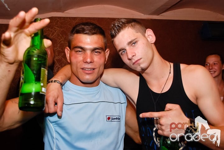 Petrecere de sfârşit de săptămână în Seven, 