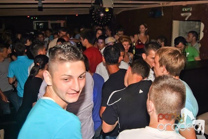 Petrecere de sfârşit de săptămână în Seven, 