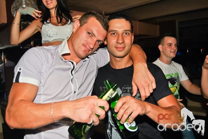 Petrecere de sfârşit de săptămână în Seven, 