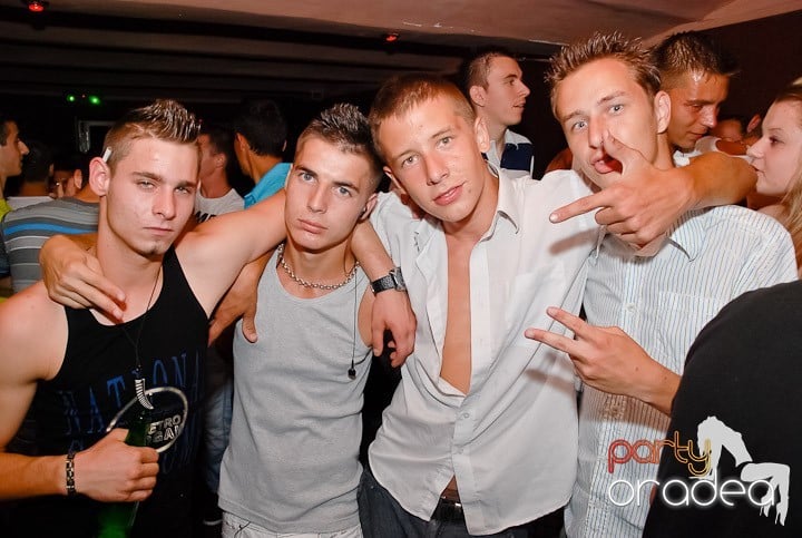 Petrecere de sfârşit de săptămână în Seven, 