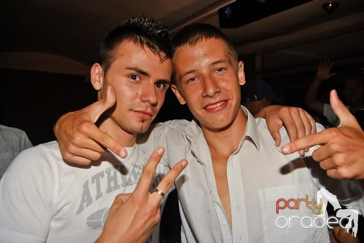 Petrecere de sfârşit de săptămână în Seven, 