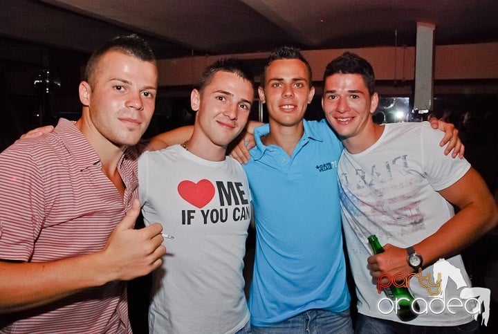 Petrecere de sfârşit de săptămână în Seven, 