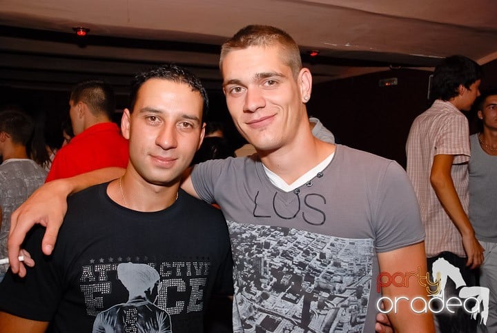 Petrecere de sfârşit de săptămână în Seven, 