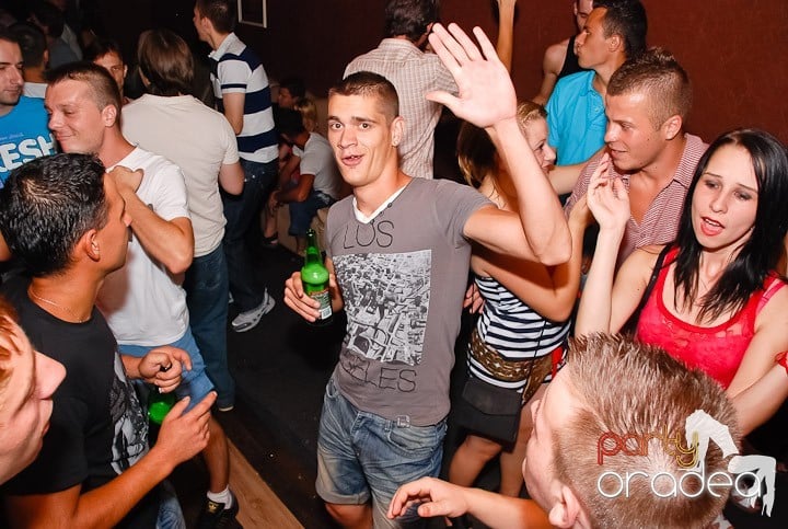 Petrecere de sfârşit de săptămână în Seven, 