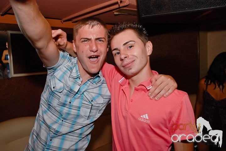 Petrecere de sfârşit de săptămână în Seven, 