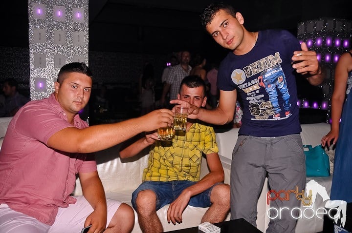 Petrecere de zile mari în Life Club, 