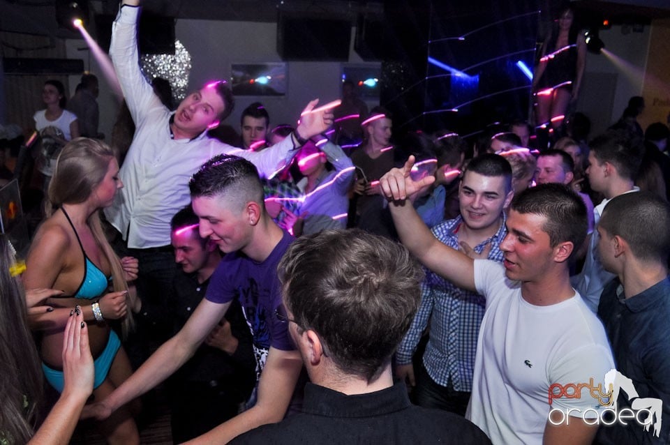 Petrecere de Ziua Bărbatului în Heat Club,