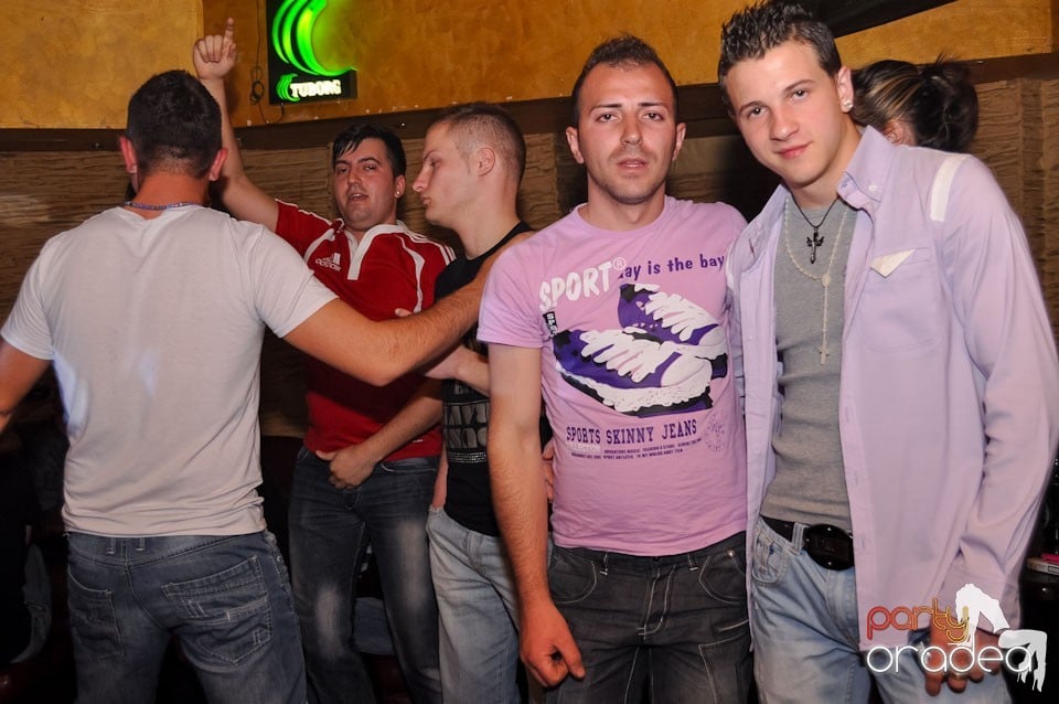 Petrecere în centrul oraşului,