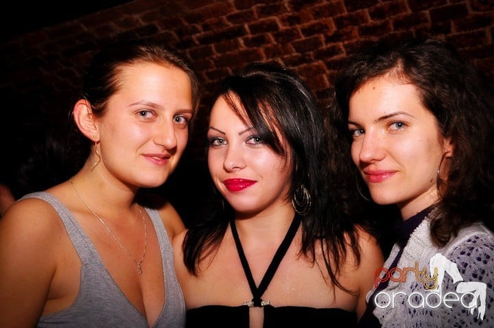 Petrecere în Club Escape, 