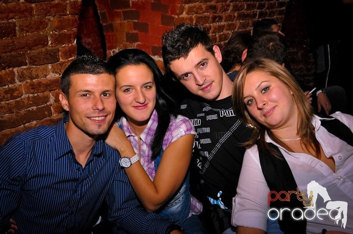 Petrecere în Club Escape, 