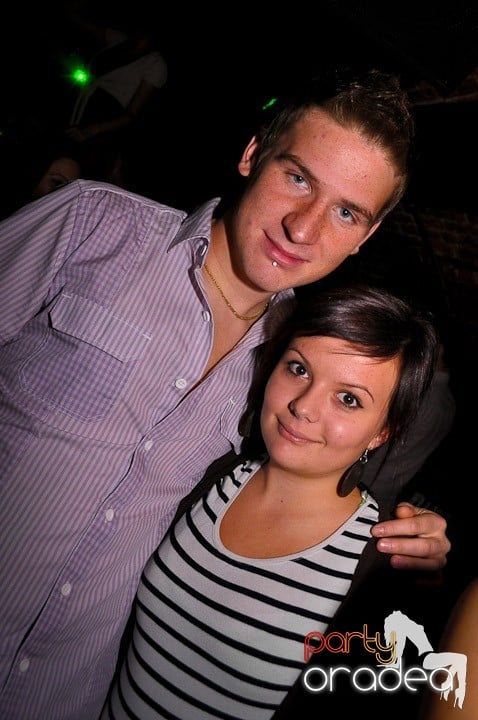 Petrecere în Club Escape, 