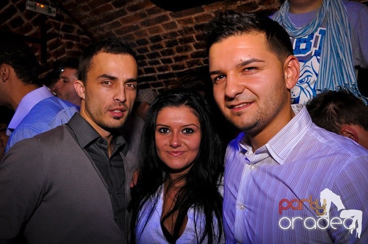 Petrecere în Club Escape, 