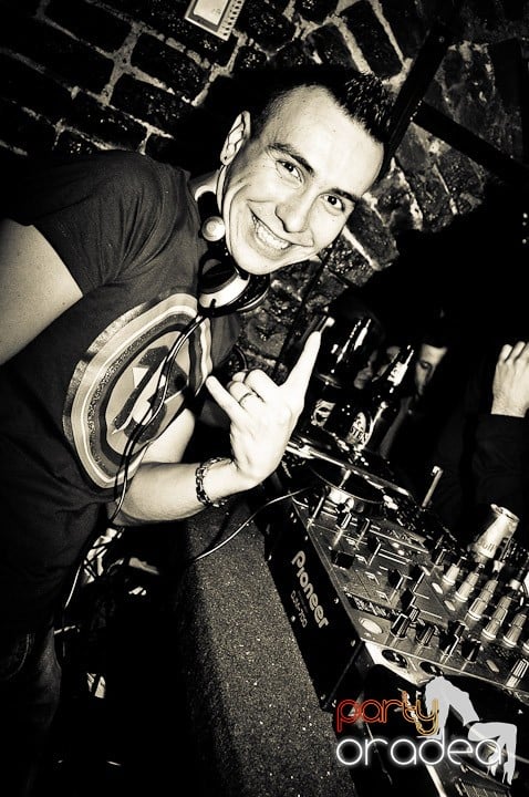 Petrecere în Club Escape, 