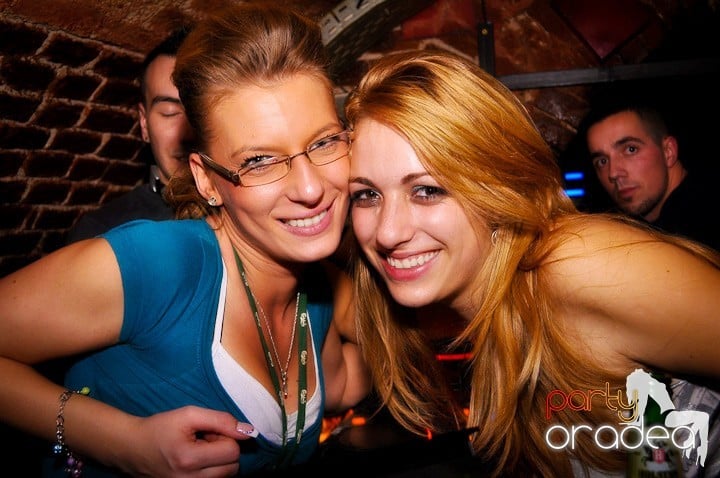 Petrecere în Club Escape, 