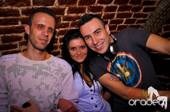 Petrecere în Club Escape, 