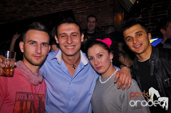 Petrecere în Club Escape, 