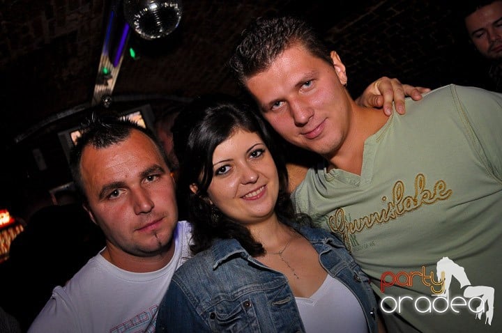 Petrecere în Club Escape, 