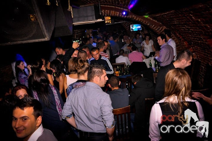 Petrecere în Club Escape, 