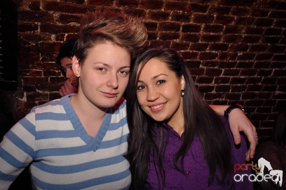 Petrecere în Club Escape,