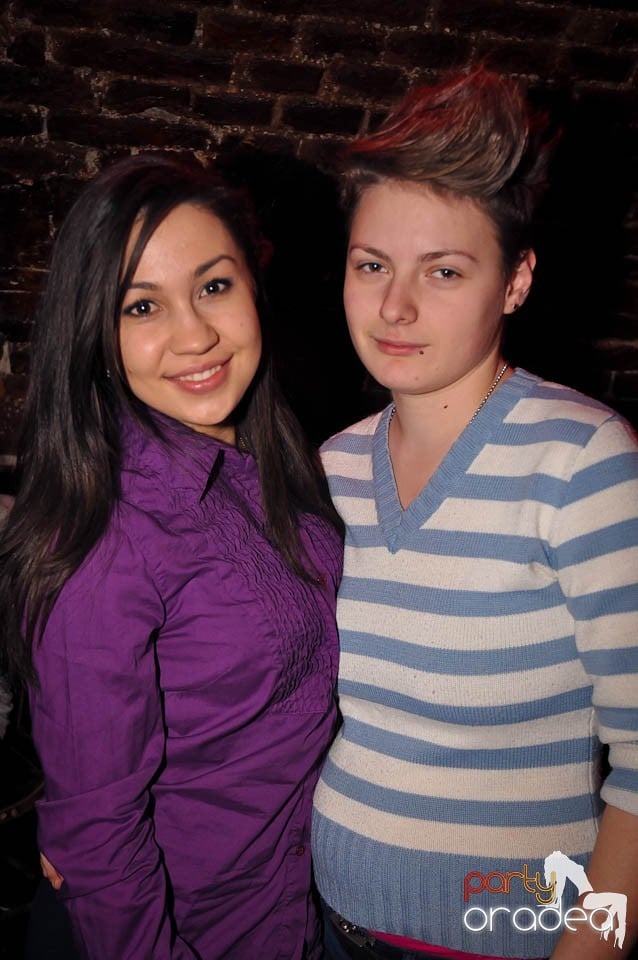 Petrecere în Club Escape,