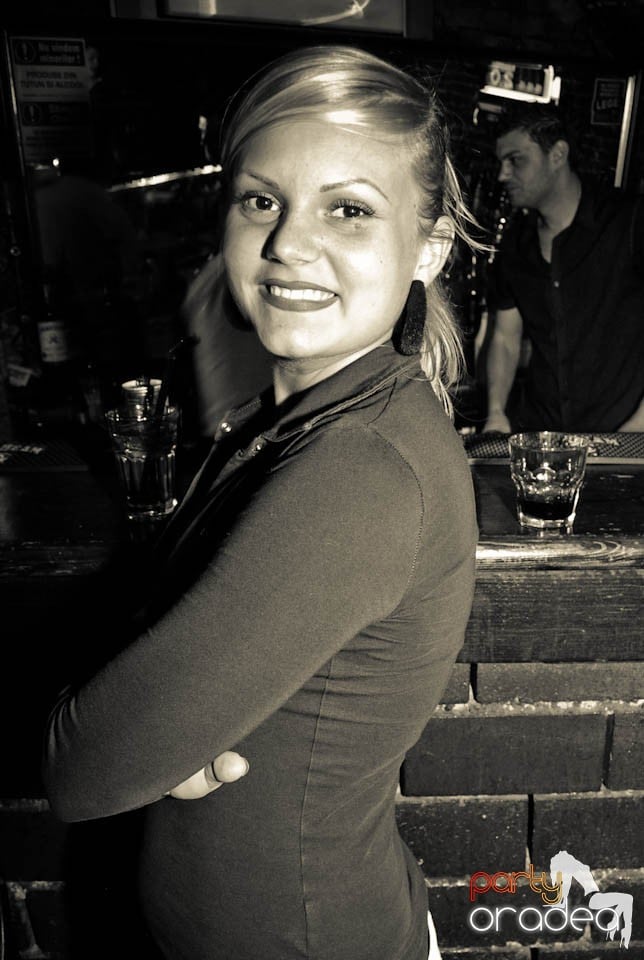 Petrecere în Club Escape,