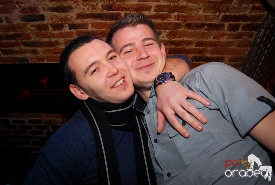 Petrecere în Club Escape,