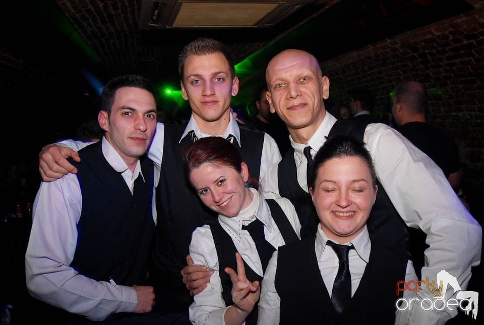 Petrecere în Club Escape,