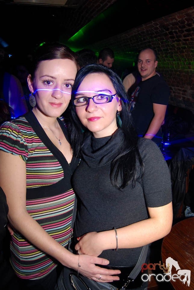 Petrecere în Club Escape,