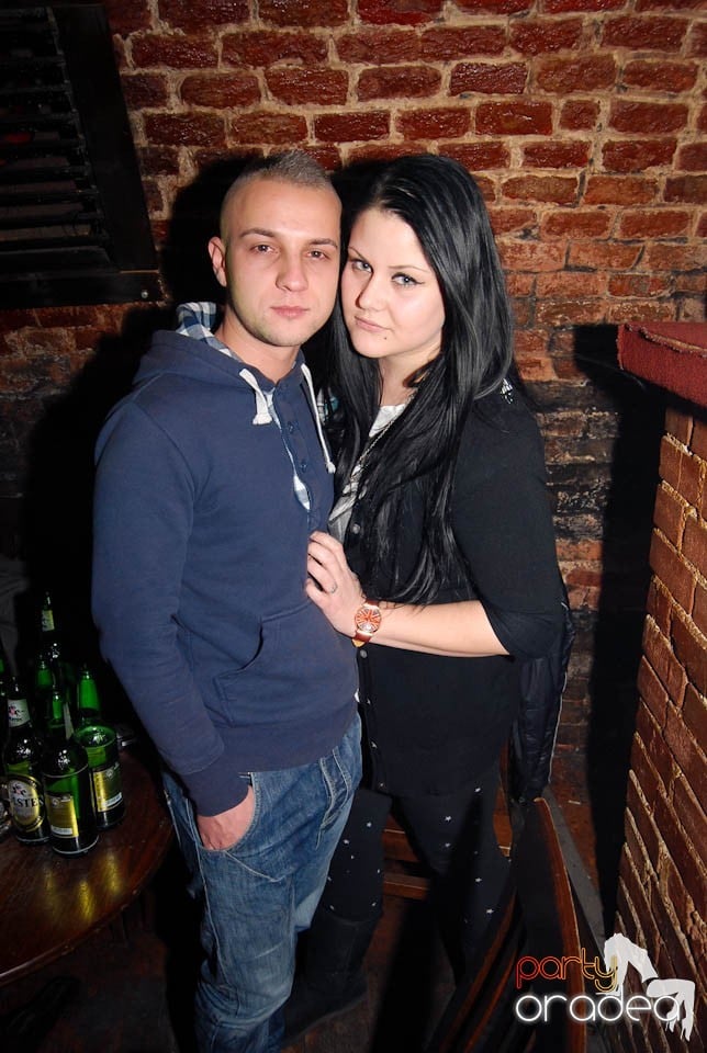 Petrecere în Club Escape,