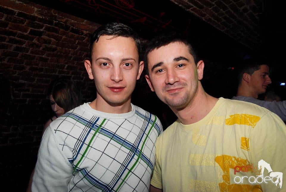 Petrecere în Club Escape,