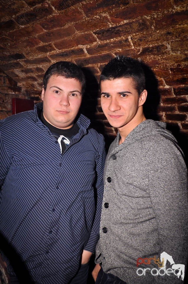 Petrecere în Club Escape,