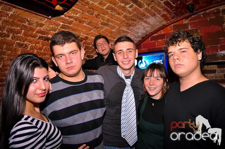 Petrecere în Club Escape, 