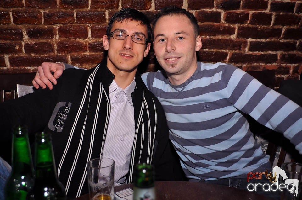 Petrecere în Club Escape,