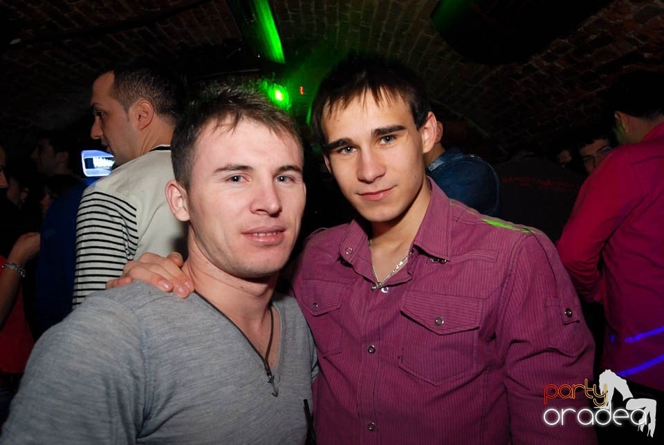 Petrecere în Club Escape,